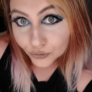 Meet your Posher, Desirea